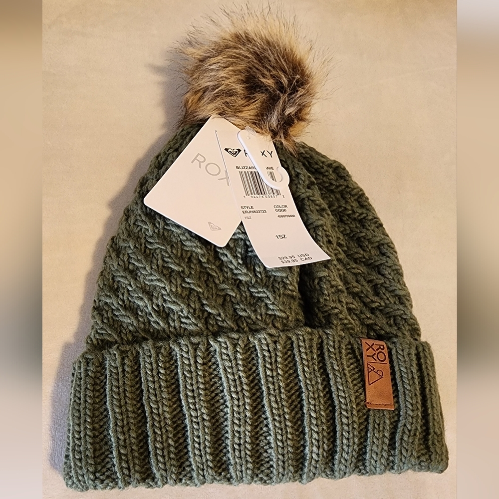 NWT Roxy Green Blizzard Beanie Winter Hat with Faux Fur Pom Pom
